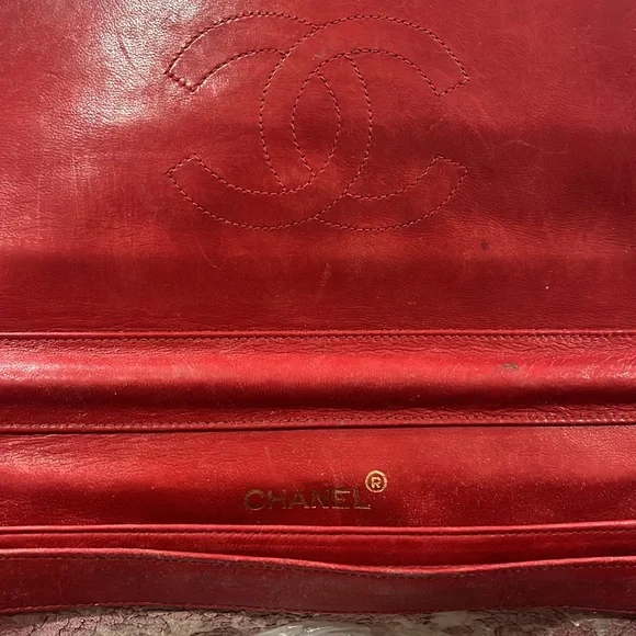 Authentic Chanel Red quilted Diana shoulder handbag - Picture 6 of 17